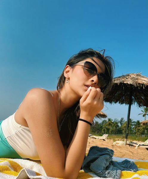 saieemanjrekar-lovely-cute-hot-photos